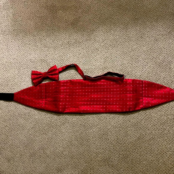 Men’s Cummerbund. Fits up to a 36” waist. All 100% silk as is Matching Tie. - Picture 2 of 6